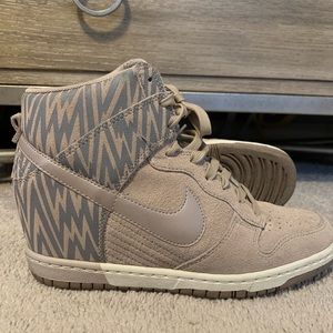 Gently Worn - Women’s Nike Platform Sneakers - 8